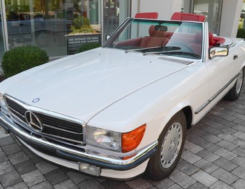 MERCEDES BENZ SL 560 weiss / R 107 / Cabrio