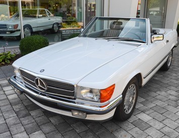 MERCEDES BENZ SL 560 Cabrio, R107, Artikweiß, BJ 1987, (012)