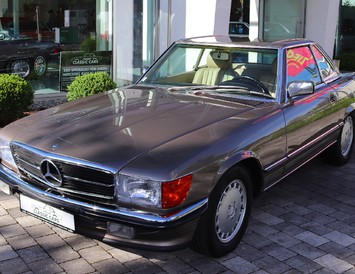 * MERCEDES BENZ SL 560 Cabrio, R107, Impalabraun, BJ 1988, (022)