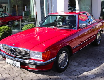 MERCEDES BENZ SL 560 Cabrio, R107, Signalrot, BJ 1986, (028)