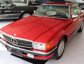 MERCEDES BENZ SL 560 Cabrio, R107, Signalrot