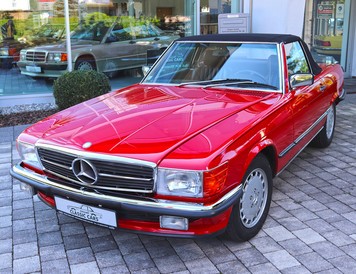 * MERCEDES BENZ SL 560 Cabrio, R107, Signalrot, BJ 1988 (050)