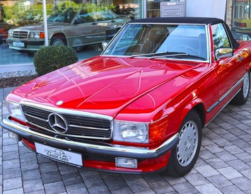 * MERCEDES BENZ SL 560 Cabrio, R107, Signalrot, BJ 1988 (050)